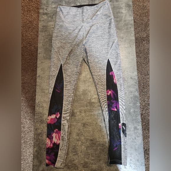 Pink Victorias Secret leggings - Picture 1 of 4